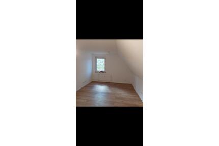 Helle 40qm teilmöblierte DG Wohnung in Bochum ab 1.4.2026