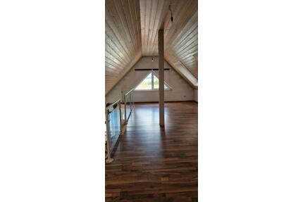 Lichtdurchflutete 3 Zimmer Dachgeschosswohnung - Ehningen