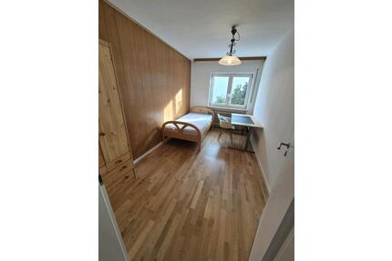 Zimmer frei in entspannter 4er WG mit Garten & Terrasse - Adelsdorf