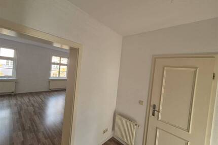 Kompakte 2-Zimmer mit Einbauküche, Laminat und Wannenbad in guter Lage - Chemnitz Sonnenberg