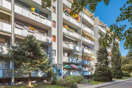 Sofort bezugsfertige 2-Zimmerwohnung mit Balkon im 1.Obergeschoß! - Dresden Prohlis