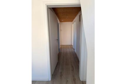 Renovierte DG-Wohnung: 3-Zimmer + Garten + Kaminoption - Hof Christiansreuth