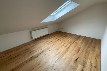 Möbliertes Zimmer im Obergeschoss – Nähe Bahnhof Bruckmühl - Rosenheim Innenstadt