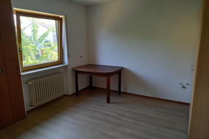 Helles, freundliches Zimmer in einer WG-Wohngemeinschaft - Weingarten