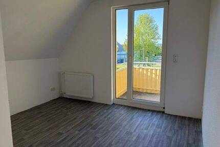 Ideale Pendlerwohnung: 3-Zimmer mit Balkon und Glastüren Nähe Airbus - Hamburg Neuenfelde