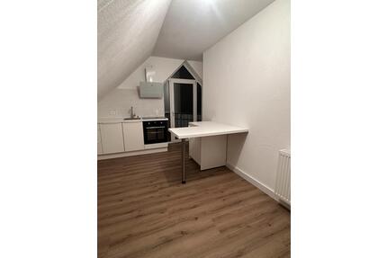 Renovierte 2-Zimmer DG-Wohnung mit Balkon zentral in Delbrück - Rietberg