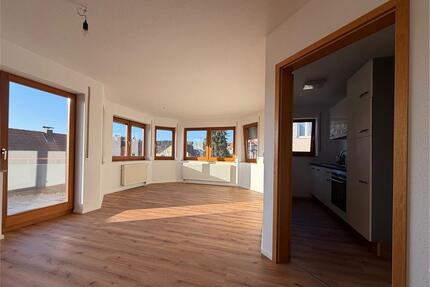 Schöne 3 Zimmer Wohnung mit EBK Garage Balkon in Altensteig