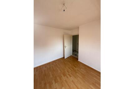 SOFORT FREI - TOP 2,5 Zimmer DG Wohnung in Duisburg Meiderich
