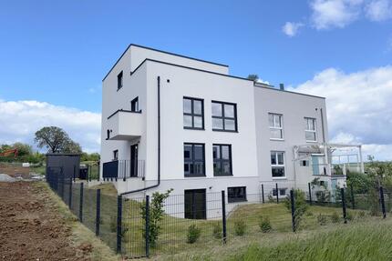 *PETS ALLOWED IN 2-STORY APPARTMENT* approx. 116 m², 3-room, 2-bed, 1.25-bath, garage, and garden - Wiesbaden Bierstadt