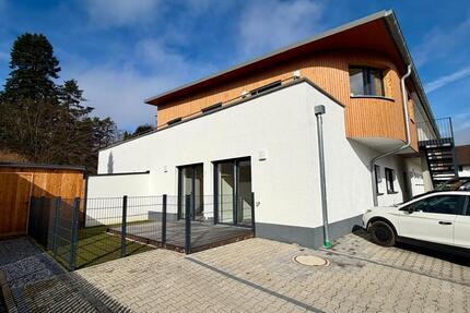 Erstbezug, Helle 3,5 Zimmer Wohnung, 104 qm, Terrasse, Stellplatz - Vilsbiburg