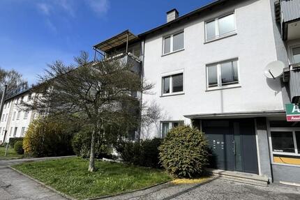 Zentral gelegene 3 Zimmer Wohnung mit Balkon wartet auf SIE !:-) - Solingen Mitte