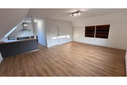 Erstbezug nach Sanierung. Helle und große 2,5 Zimmer Wohnung - Hamburg Niendorf
