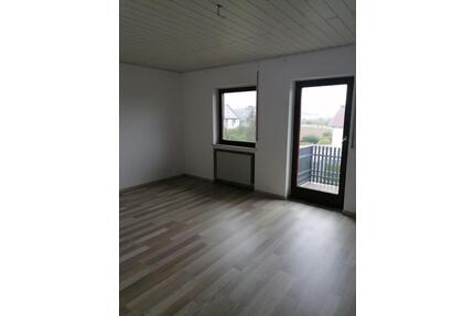 3-Zimmer Wohnung mit Bad, Küche und Balkon - Schrecksbach