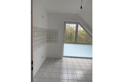 Offene und geräumige 2,5 Zimmer Wohnung in Schloß Neuhaus - Paderborn