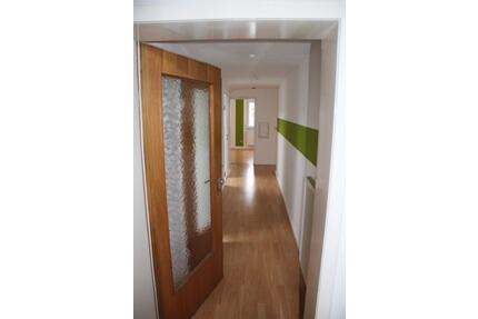 2-Zimmer Dachgeschosswohnung in 73732 Esslingen - Esslingen am Neckar Hegensberg