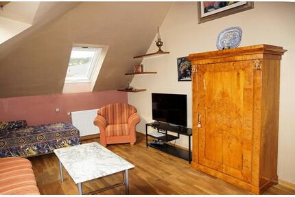 Elegante 2,5 Zimmer Dachgeschosswohnung, vollmöbliert - Schwäbisch Gmünd