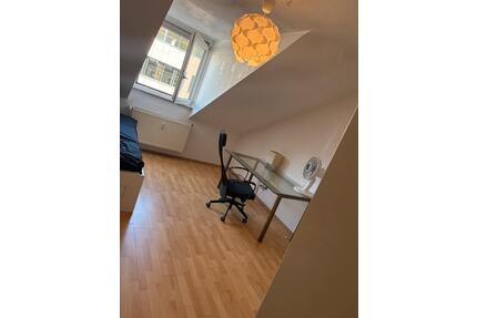 WG-Zimmer verfügbar - 590,00&nbsp;EUR Kaltmiete, ca.&nbsp; 17,00&nbsp;m&sup2; in Frankfurt am Main (PLZ: 60433) Eschersheim