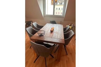 Attraktive Zwei Zimmer Dachgeschoßwohnung mit Balkon - Mülheim an der Ruhr