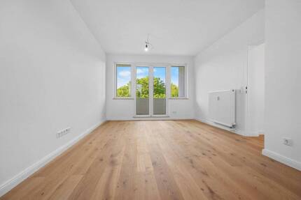 Erstbezug nach Sanierung - 3 Zimmer, Einbauküche und Balkon - Bremen Lehe