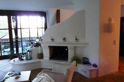 großzügige 2-Zimmer Wohnung im 2. OG einer Villa auf der Schwanefelder Str. - Meerane