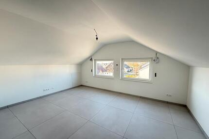 2-Zimmer DG-Wohnung mit Fußbodenheizung zu vermieten - Neckarsulm