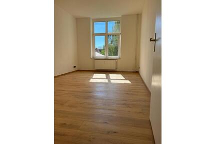 Großzügige 2-Zi Familienwohnung, 2 Bäder, zentrumsnah, sehr hell und freundlich - Magdeburg Nordwest