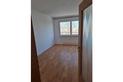 Helle 3-Zimmer Wohnung in der Friedrich-List-Straße zur Miete - Altenburg