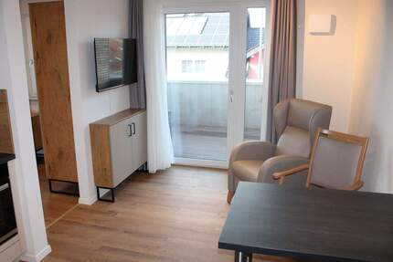Pflegegerecht möbliertes 2-Zimmer Apartment 10 im Seniorenzentrum Frontenhausen mit offener Wohnküche & Balkon - Selbstbestimmtes Wohnen