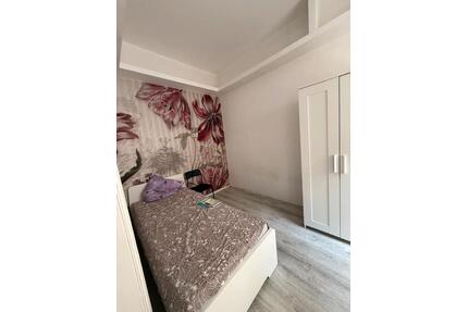 WG Zimmer in Frauen WG - 550,00&nbsp;EUR Kaltmiete, ca.&nbsp; 10,00&nbsp;m&sup2; in Berlin (PLZ: 10585) Charlottenburg-Wilmersdorf