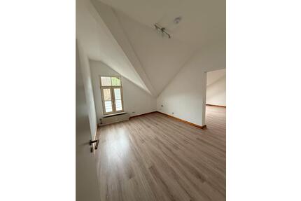 Schöne 100qm 5 Zimmer Wohnung - 965,00&nbsp;EUR Kaltmiete, ca.&nbsp; 100,00&nbsp;m&sup2; in Katzwinkel (Sieg) (PLZ: 57581)