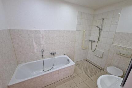 3-Zimmer Wohnung - 444,00&nbsp;EUR Kaltmiete, ca.&nbsp; 74,00&nbsp;m&sup2; in Bernburg (Saale) (PLZ: 06406)