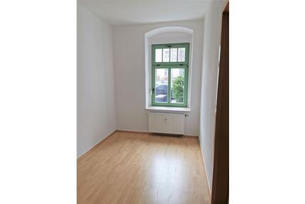 Schöne 3-Zimmer mit Laminat, Bad mit Wanne und Dusche in sehr guter Lage !!! - Chemnitz Kapellenberg