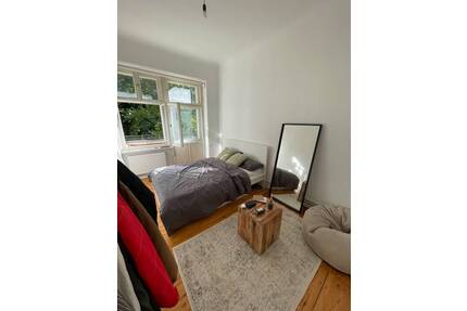 Altbau WG-Zimmer mit eigenem Balkon - Berlin
