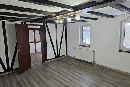 Ruhige 2 Zimmer Wohnung in Trais bezugsfertig und inkl. Küche - Münzenberg