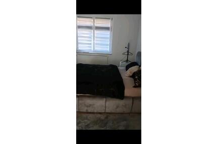 Großes Zimmer zur Untermiete in Köln-Ehrenfeld – ab sofort!