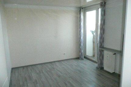 Geräumige 2 Zimmer Wohnung 8. Stock inkl. KFZ-Stellplatz - Nürnberg Langwasser
