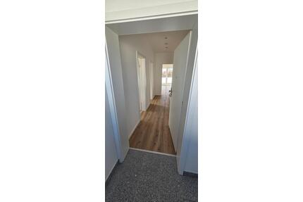 Helle 2-Zimmer Dachgeschosswohnung m Balkon in Mörfelden-Walldorf