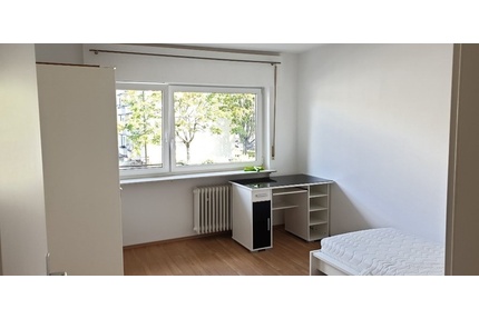 !Zimmer frei in 3er WG! - 400,00&nbsp;EUR Kaltmiete, ca.&nbsp; 16,00&nbsp;m&sup2;&nbsp;Wohnfl&auml;che in Karlsruhe (PLZ: 76135)