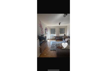 Geräumige 3-Zimmer Wohnung mit Balkon und Einbauküche - Fürth Bislohe