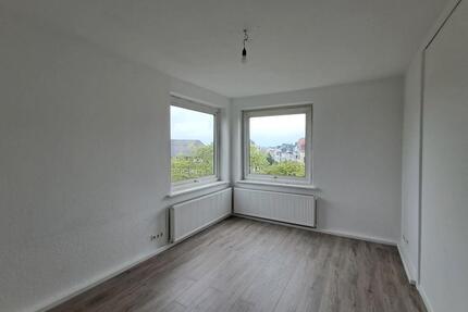 Anfragen NUR per E-Mail. Günstige 3-Zimmer Wohnung in der Nähe Geestebogen. - Bremerhaven Mitte