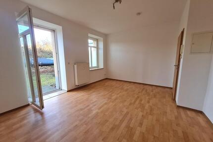 1 Zimmer für Pflegebedürftige mit Bad und Zugang zum Garten - Gera