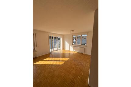 Helle 3-Zimmer Wohnung mit neuer Küche, Balkon und Garage - Steinheim am Albuch