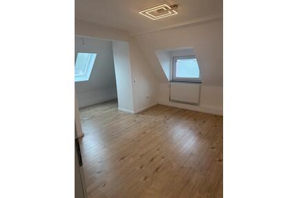 Helle 3-Zimmer Dachgeschosswohnung - Bremen Blumenthal