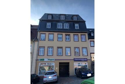 Sehr schöne zentrale 3-Zimmer Whg mit EBK + Balkon am Altmarkt - Hohenstein-Ernstthal