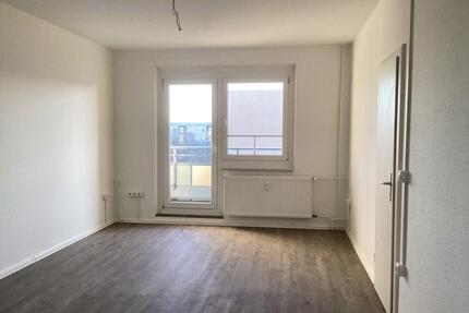 Renovierte 2 Zimmer Wohnung mit Balkon in der Nähe vom Kulkwitzer See! - Leipzig Lausen-Grünau