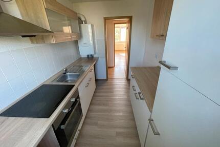 Schöne, helle 2,5 Zimmer Wohnung mit EBK 2. OG in ruhiger Lage - Zeitz