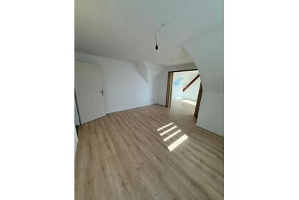 Exklusive 3,5-Zimmer Wohnung mit Balkon - Warthausen