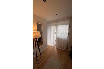 WG-Zimmer München mit Balkon - ab 01.0401.05 (später möglich)