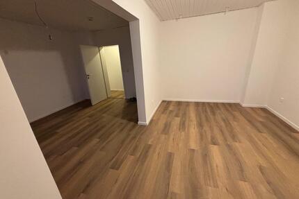 WG-Doppel Zimmer in 4-Zimmer-Wohnung – 35 m² – Wuppertal Klingenholl 121