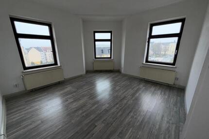 +++Geräumige und gemütliche 2,5 Zimmer Wohnung mit Einbauküche & Abstellraum im Dachgeschoss+++ - Plauen Bahnhofsvorstadt